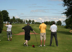 men golfing